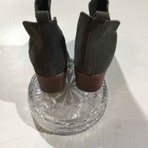 Dolce Vita Size 6 Kaidie Comfortable Casual Suede Ankle Boots In Gray - Picture 4 of 9